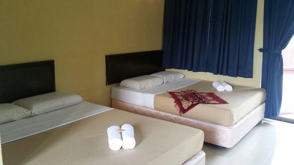 Hji Residensi Hotel Kuah Esterno foto