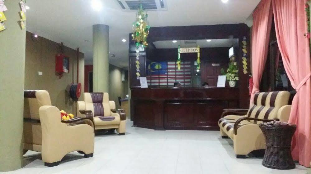 Hji Residensi Hotel Kuah Esterno foto