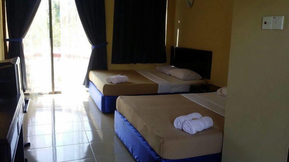 Hji Residensi Hotel Kuah Esterno foto