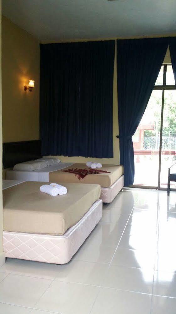 Hji Residensi Hotel Kuah Esterno foto