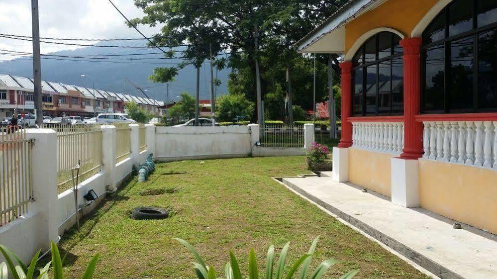 Hji Residensi Hotel Kuah Esterno foto